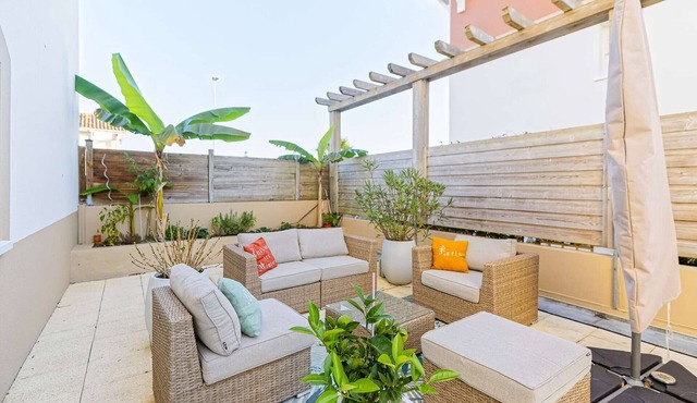 Spacious apartment with jacuzzi and large terrace in Bayonne