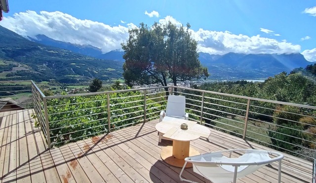 Spacious apartment with magnificent view and terrace, on the 1st floor of a villa.