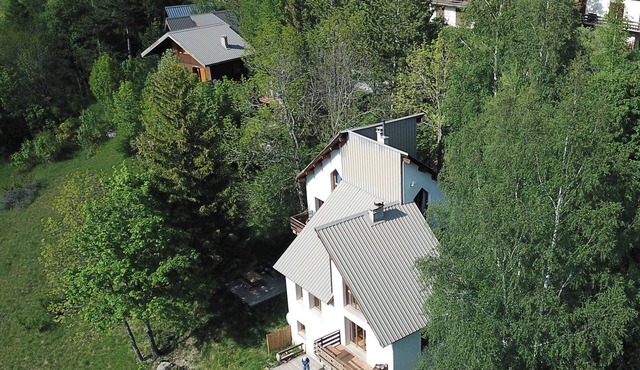Spacious apartment with large terrace in nature