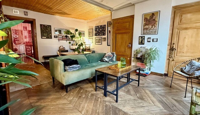 Spacious apartment with view, nestled in the heart of the Croix-Rousse slopes.