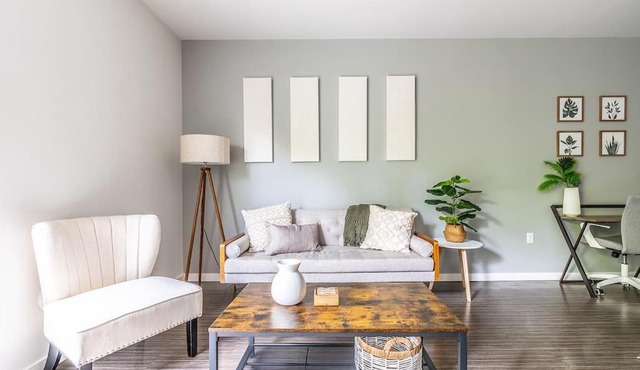 Spacious Apt | Free Parking | Rooftop views | Gym