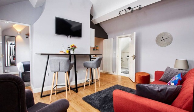 Spacious Apt; Free Gym Access EMA 6 Mins