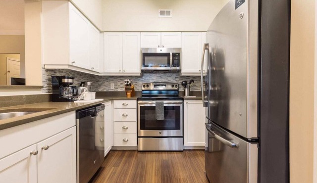 Spacious Apt with Balcony - ABH-1721