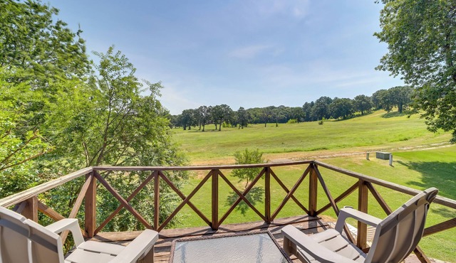 Spacious Arkansas Abode w/Balcony & Fire Pit!