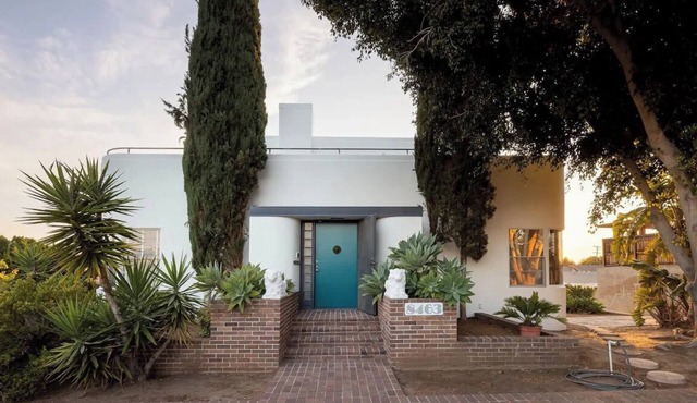 Spacious Art Deco Retreat: Gourmet Kitchen, Rooftop Sunsets, 9 Mi to SD
