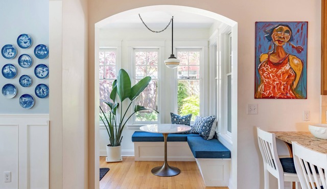 Spacious Art Filled Craftsman with Garden Oasis - Near Beach & City