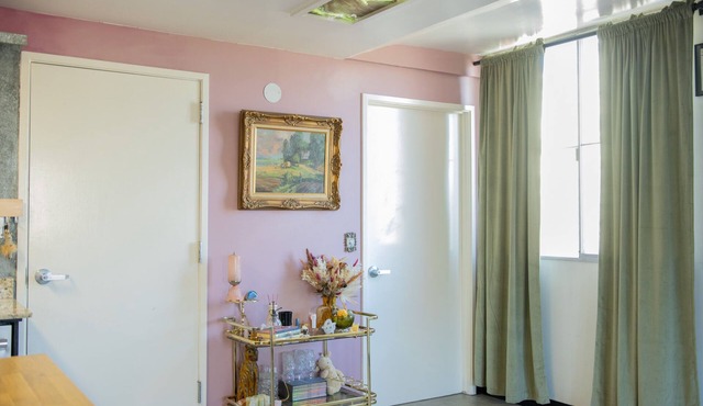 Spacious artist loft off the 80 freeway, close to public transport!