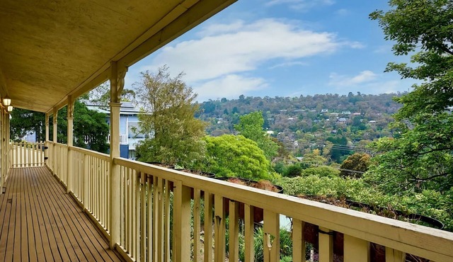 Spacious 3BR Family Haven in Upper Ferntree Gully