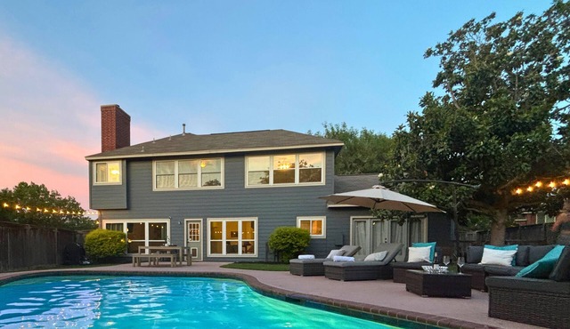 Spacious Austin Pool Home - Gym Game Room Sleeps 8 15min from Soco