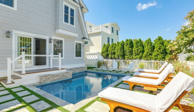 Spacious Avalon Beach House - 2 Blocks to Water!