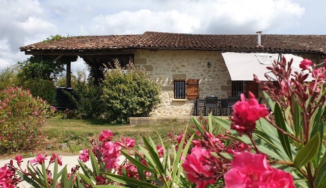 Spacious Bed and breakfast a lovely Barn in the pay de Lauzun south of Dordogne