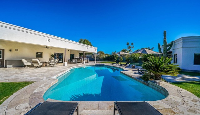 Spacious backyard with amazing casita