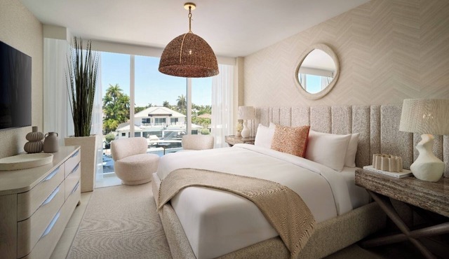 Spacious Balcony Retreat Close to Fort Lauderdale Beach – Recharge in Modern Ele