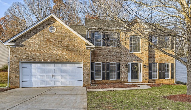 Spacious Ballantyne 5 BR: Office, Fenced Back Yard, 2 Car Garage, Pet Friendly