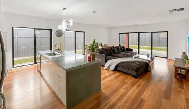 Spacious Ballarat golf retreat