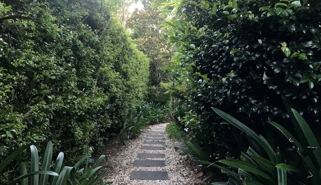 Spacious Bangalow Apartment for short and longer stays.