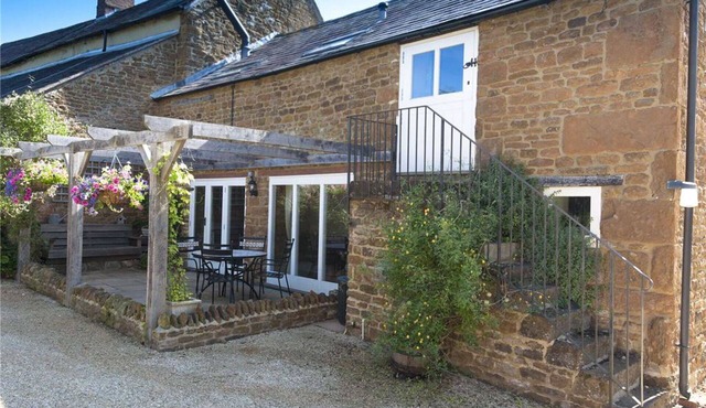 Spacious barn conversion in a tranquil Oxfordshire village