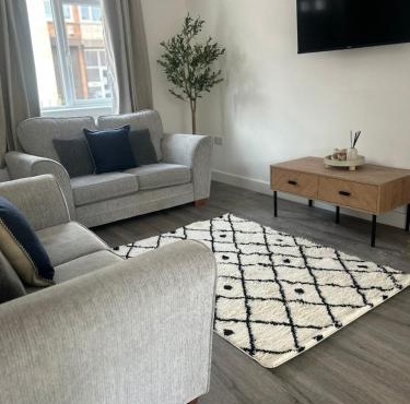 Spacious Barwell Home B with Parking - Sleeps 4