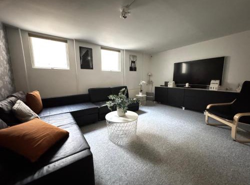 Spacious basement apartment in Hellerup, sleeps 4
