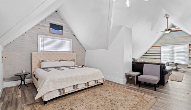 Spacious Bayview Penthouse w/King bed