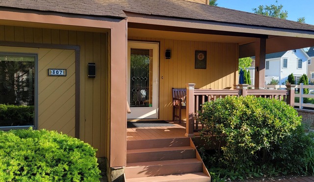 Spacious Beach House Retreat, 1 1/2 Blocks From Ocean!