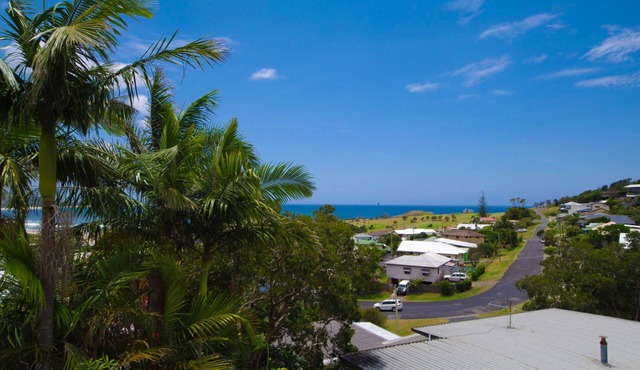 SPACIOUS BEACH HOUSE WITH OCEAN VIEWS