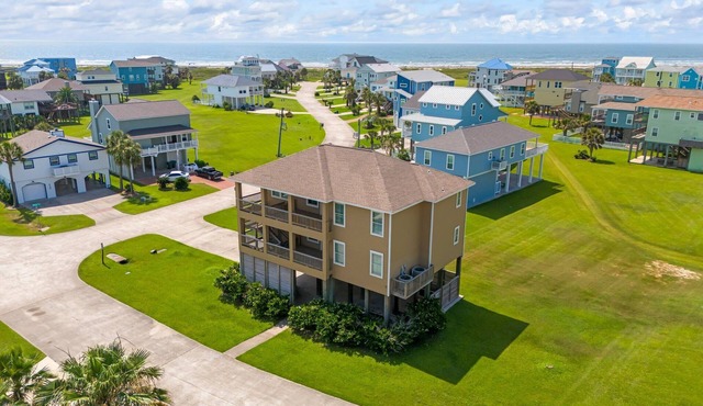 Spacious Beach Retreat | Sleeps 25 | Perfect for Families & Groups!