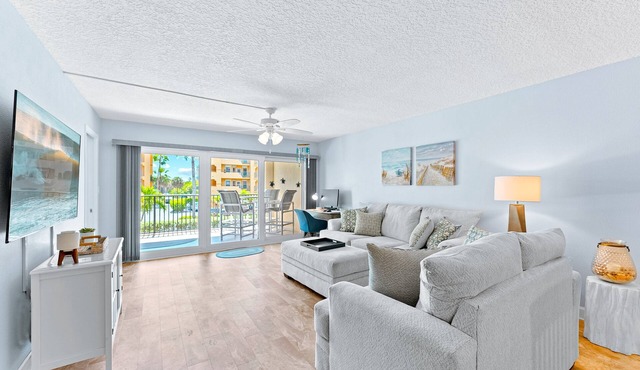 Spacious & Beachy Monthly Rental - On Beach w/Pool!