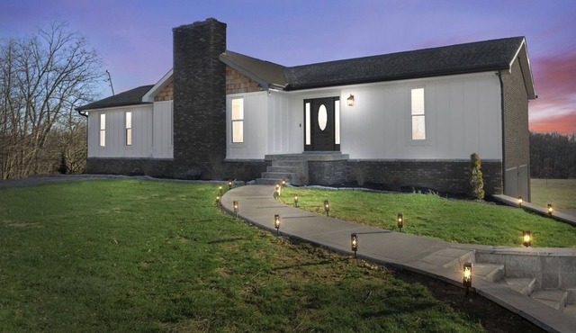 Spacious beautiful home close to BNA with game room!