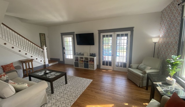 Spacious, Beautiful St. Charles Home-Remodeled-Sleeps 10! New Patio!