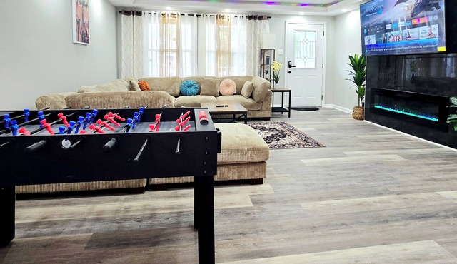 Spacious & beautiful 4-bedroom in a peaceful Severn, close to DC & Baltimore