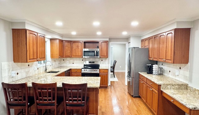 Spacious beautiful 5-bedroom house in McLean