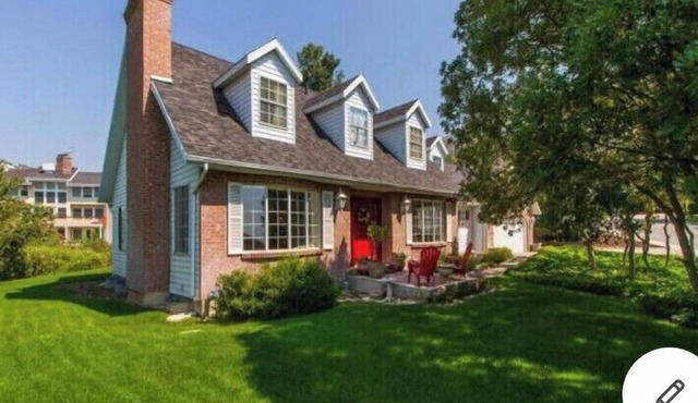 Spacious, Beautiful 7 bedroom Home on the Mountain w Hot Tub (weeklydiscount!)