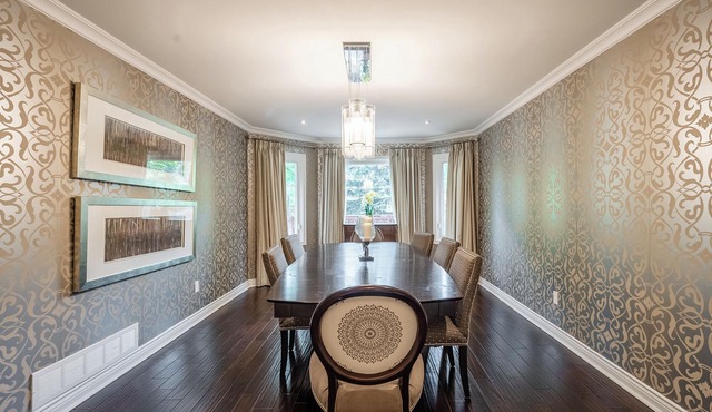 Spacious Beautiful House in Mississauga, 15 minutes from Toronto PRIME LOCATION!