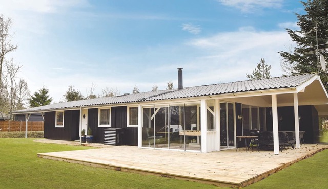 Spacious, beautiful cottage with four good bedrooms and two bathrooms.