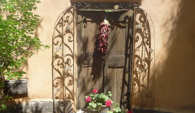 Spacious, beautiful - Ellie's! is 15 minutes from historic Santa Fe Plaze!
