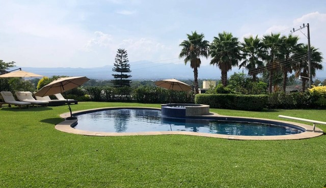 Spacious beautiful house on an area of ​more than 1000m2 inside a cluster.