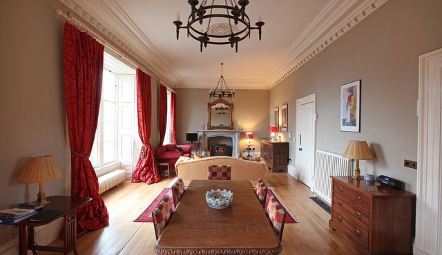 Spacious Beautiful Historic Apartment on Fife coast close to Edinburgh