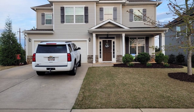 Spacious Beautiful home for Masters