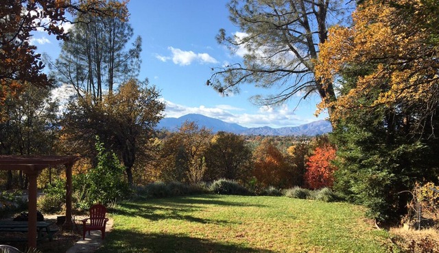 Spacious, Beautiful panoramic sunset & Mts-views, separate GUESTHOUSE (extra)