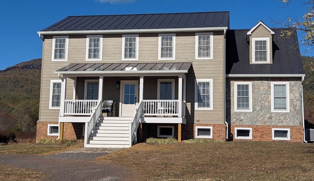 Spacious, Beautiful, Quiet Home with Amazing Old Rag Views