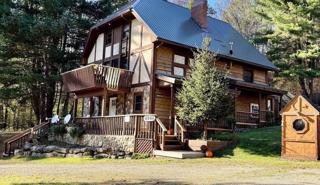 Spacious & Beautiful 8 Bdrm Chalet Set Up For Large Group Entertaining!