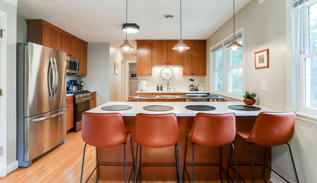 Spacious beautifully updated mid-century 4 bed 2 bath near Grand Ave.