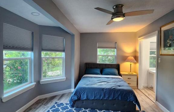 Spacious Bedroom with private workspace, ensuite bathroom - Room# 1 in SHARED house NO PET