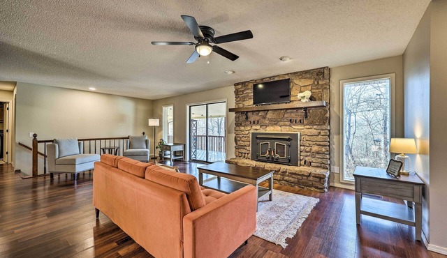 Spacious Bella Vista Home ~ 5 Mi to Lake!