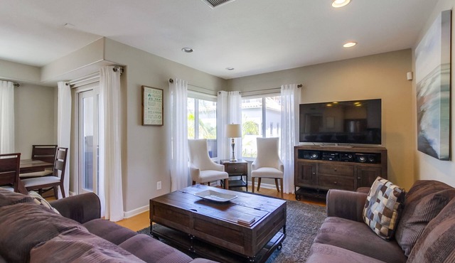 Spacious Belmont Beach House · Walk Everywhere