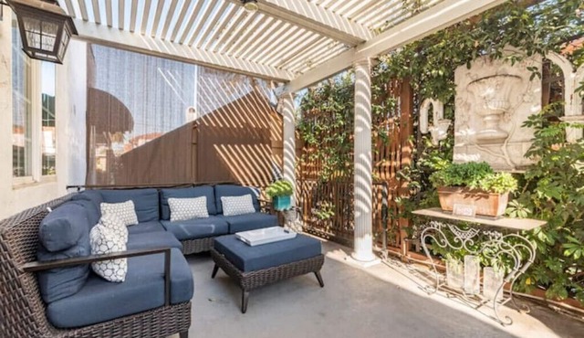 Spacious,best location,walk to beach, shops & dine
