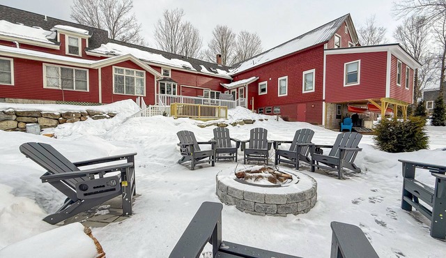 Spacious Bethel Retreat Near Sunday River – Ski, Snowboard & Hot Tub
