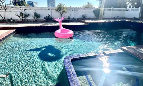Spacious Beverly Hills Area Home 5BR Pool Spa Game