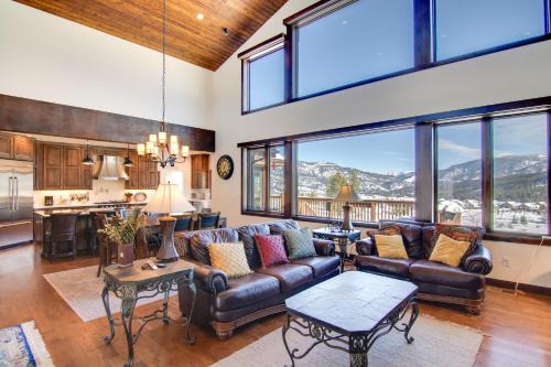 Spacious Big Sky Home w/Hot Tub & Grill!